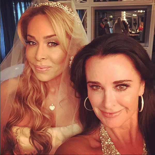 Watch: Kris Jenner Officiates Faye Resnick's Wedding | E! News